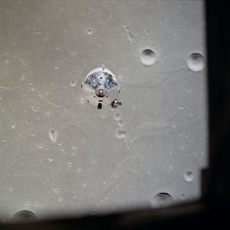 Apollo_11_CSM_photographed_from_Lunar_Module_(AS11-37-5445)